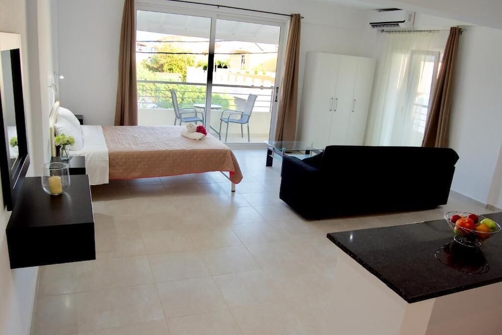 

Venezia - Kavos - Jessica's Studios & Apartments