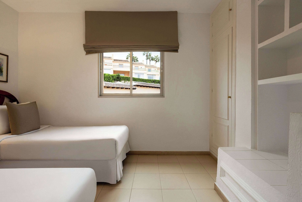 

Roma - La Cala de Mijas - Ramada Hotel & Suites by Wyndham Costa del Sol Fuengirola