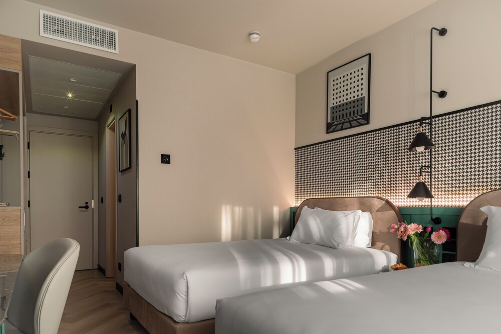 

Lamezia Terme - Bologna - Living Place Hotel