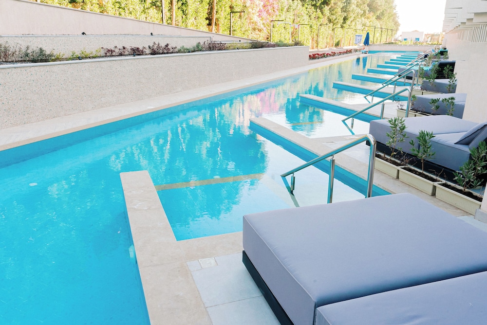 

Catania - Makadi Bay - THE V Luxury Resort Sahl Hasheesh