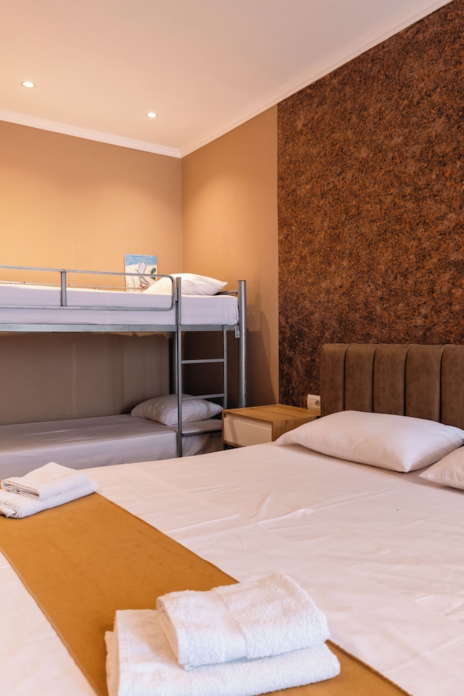 

Catania - Ksamil - Lider Hotel