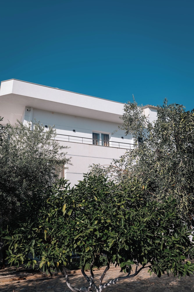 

Milano - Ksamil - Lider Hotel