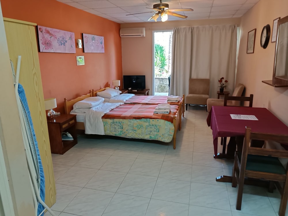 

Roma - Pissouri - Rantzo Holiday Apartments