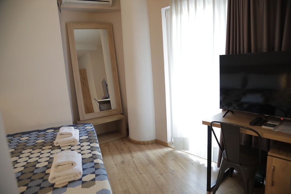 

Verona - Tirana - Oda Hotel Tirana