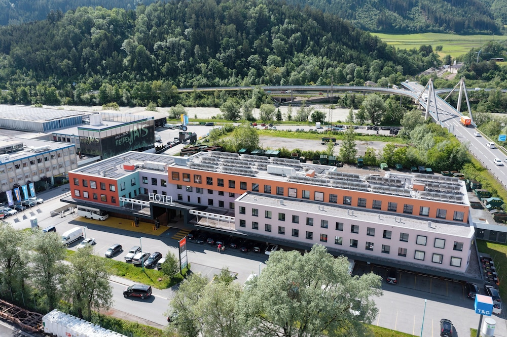 

Napoli - Innsbruck - Hwest Hotel Hall