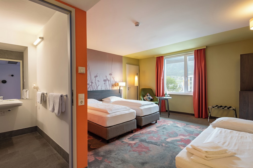 

Napoli - Innsbruck - Hwest Hotel Hall