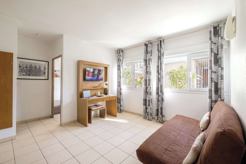 

Napoli - Mougins - Comfort Aparthotel Antibes Le Maestria