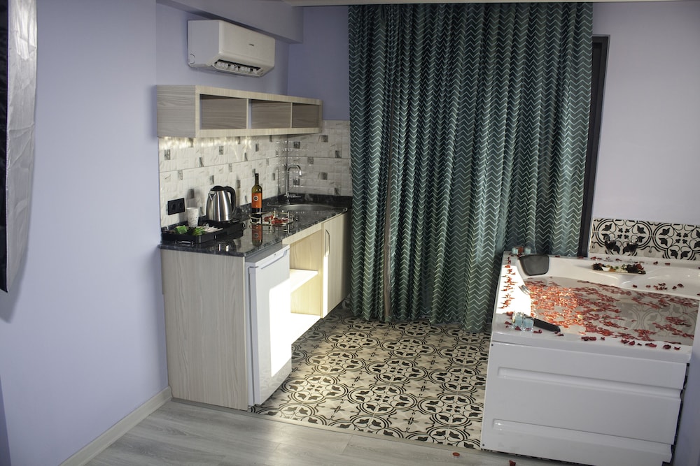 

Bologna - Konaklı - Livaneli Boutique Otel
