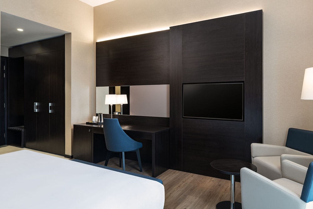 

Napoli - Dubai - Four Points by Sheraton Production City, Dubai