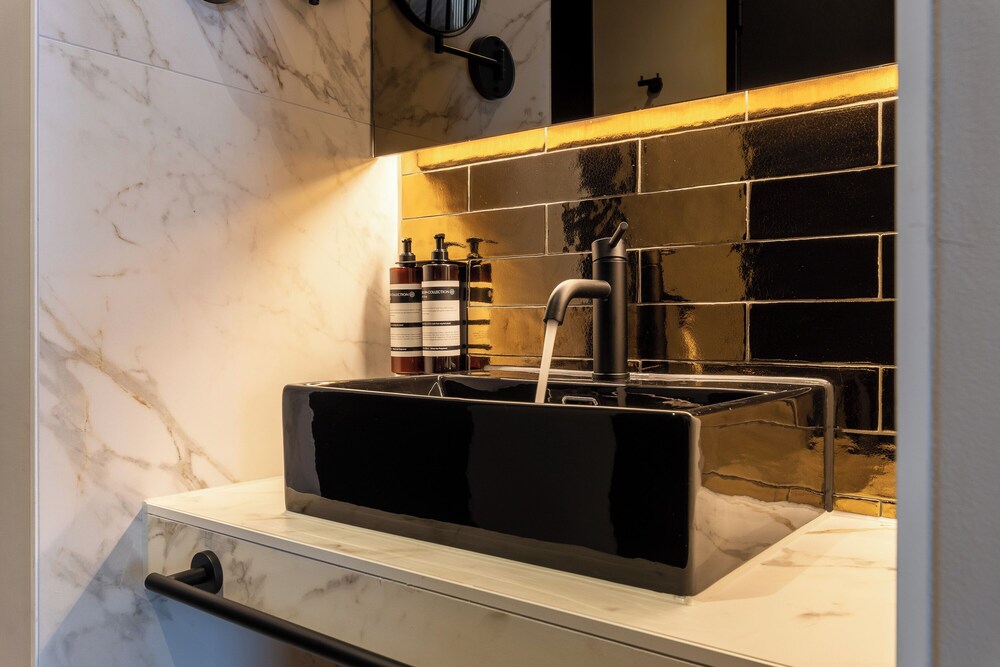 

Lamezia Terme - Zaandam - Monument Hotel