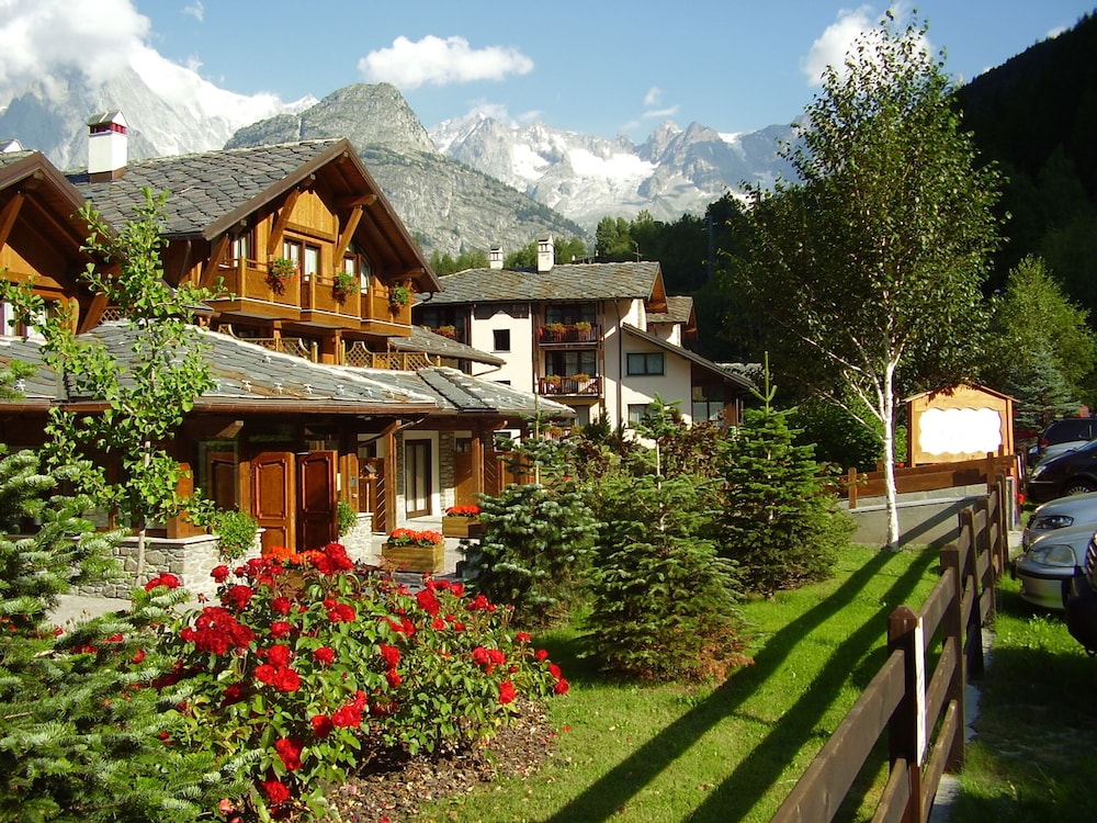 

Milano - Valle d'Aosta, Montagna Italia - Residence Cour Maison