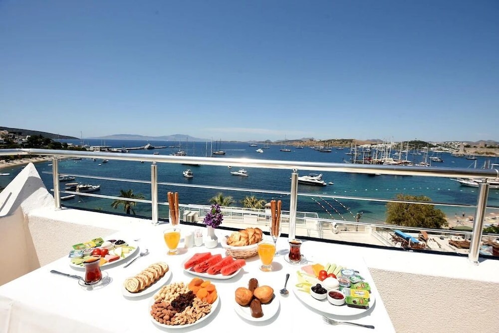 

Napoli - Ortakent - Mia Hill Suites