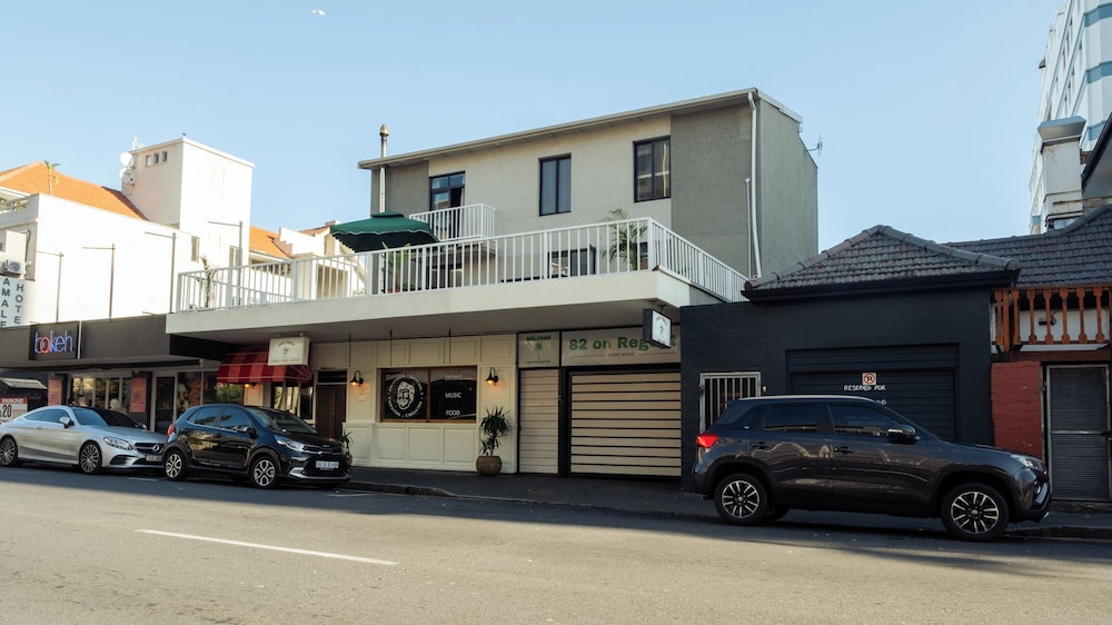 

Milano - Città del Capo, Sudafrica - Foools Inn - Trendy Rooms available in the Heart of Sea Point!