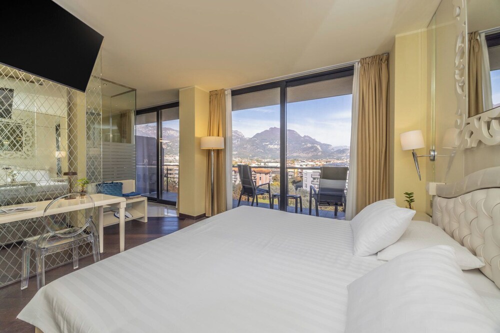 

Cagliari - Lago di Garda, Laghi Italia - Garda Suite Hotel - Tonelli Hotels