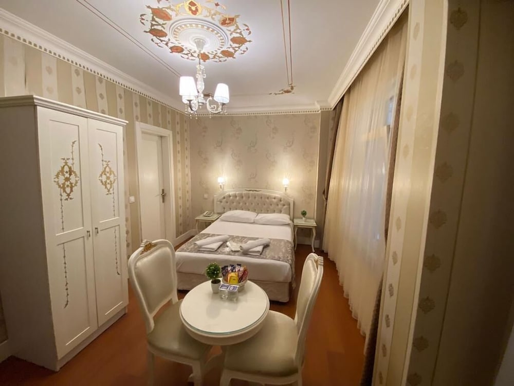 

Catania - Istanbul - Alyon Hotel Taksim