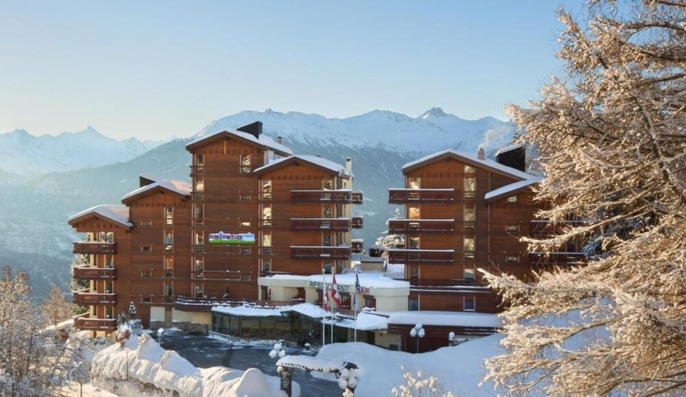 

Lamezia Terme - Crans-Montana - Hotel Helvetia Intergolf