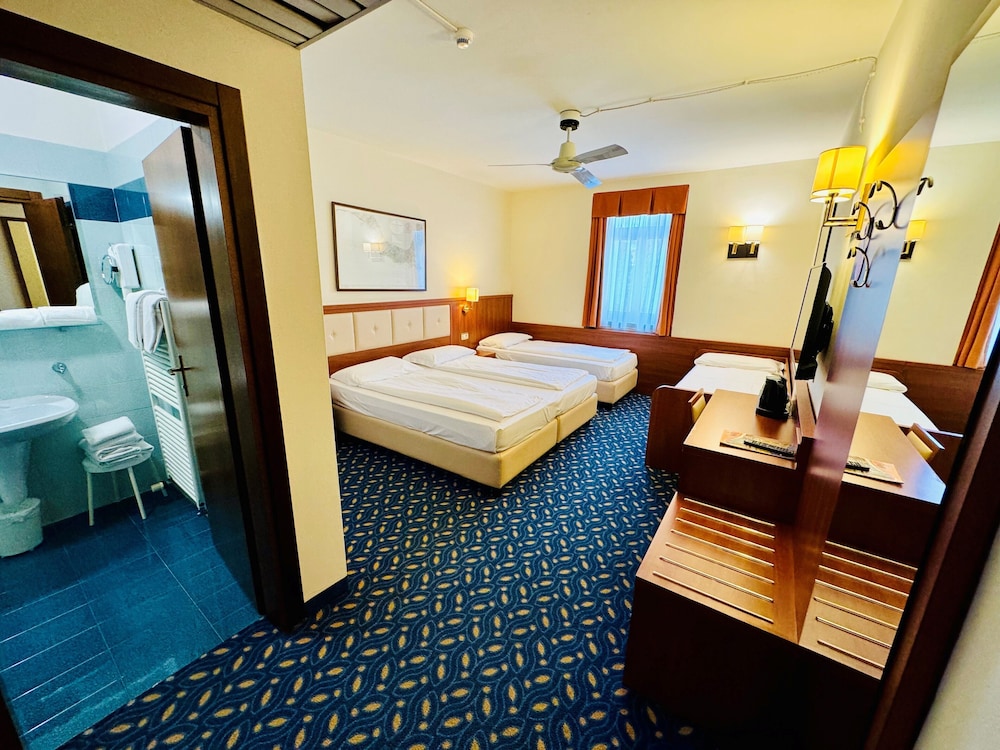 

Napoli - Arco - Lake Hotel Benaco