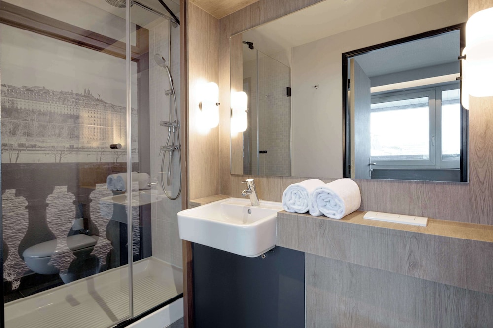 

Verona - La Courneuve - Campanile Prime Paris 19 - La Villette