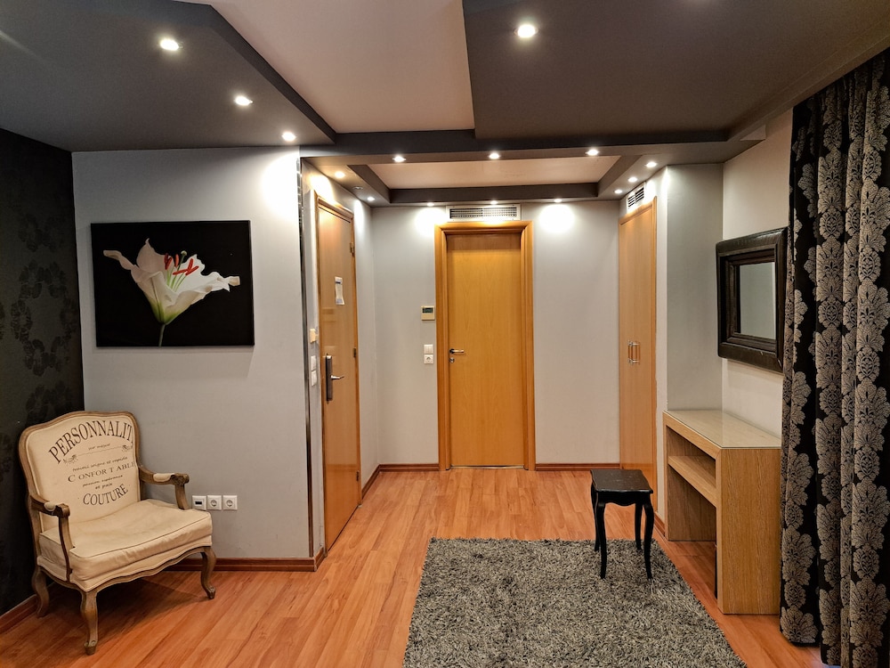 

Milano - Glyfada (Attica) - Nefeli Hotel Alimos