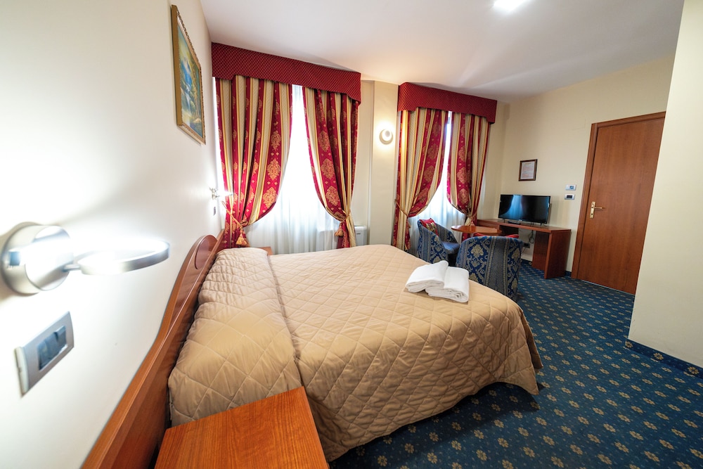 

Palermo - Torino - Hotel Cavour Resort