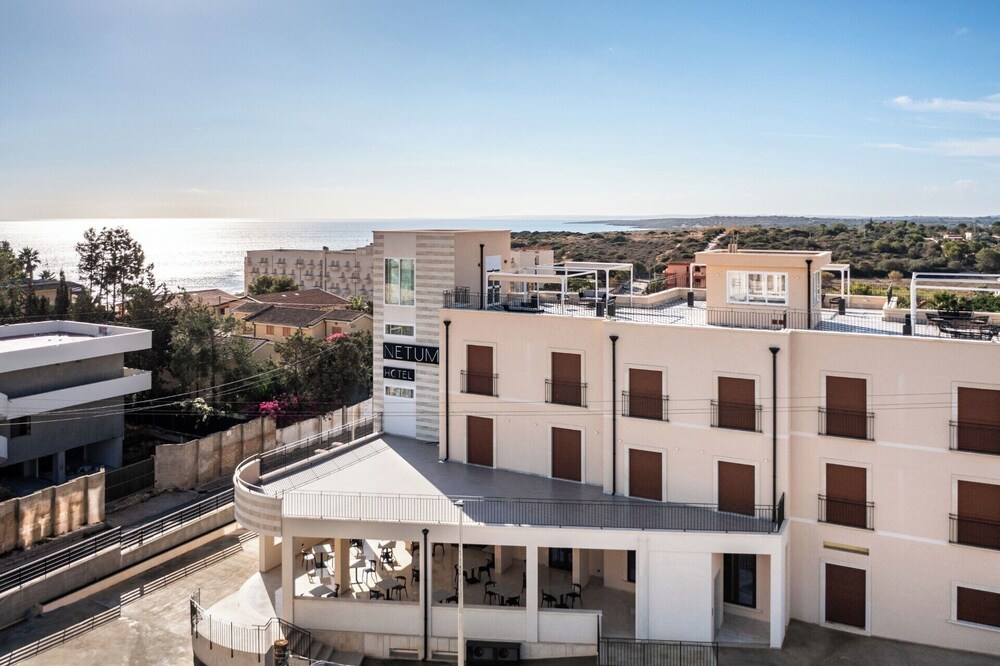 

Milano - Noto Marina - Hotel Netum Mare