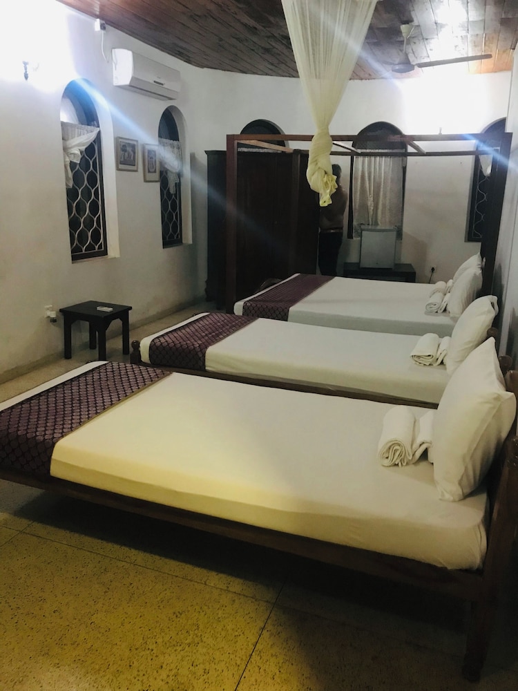 

Milano - Galle - Leijay Garden Retreat