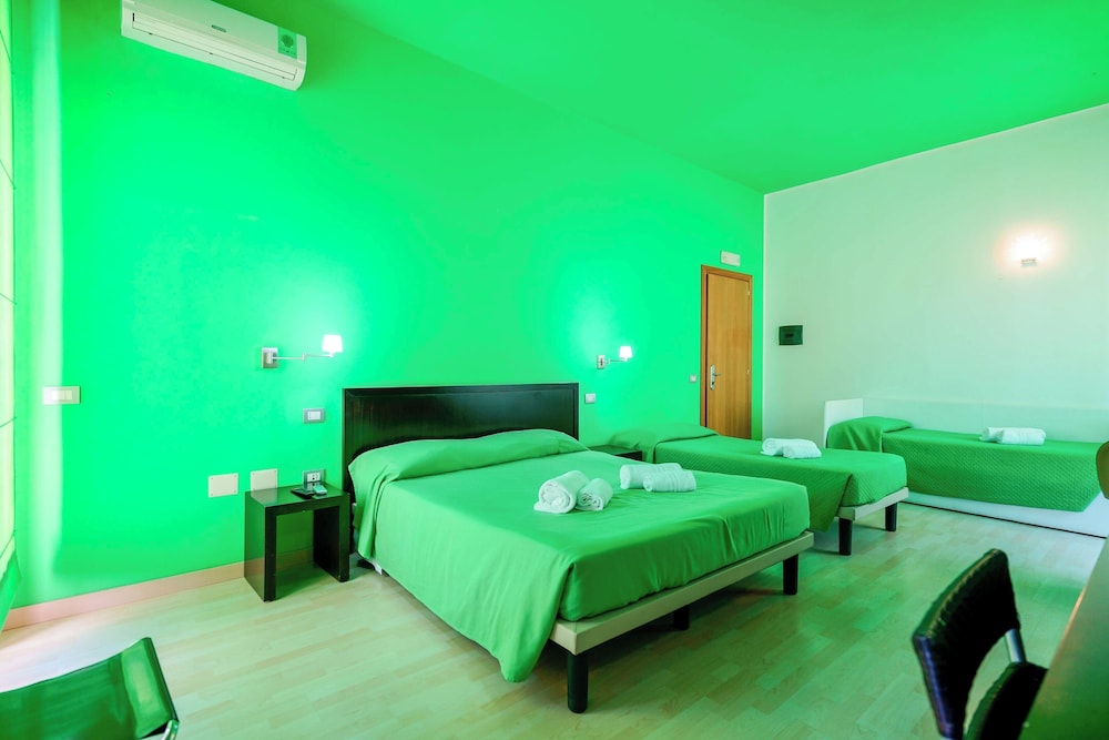 

Milano - SantʼAntìoco - Hotel I Colori