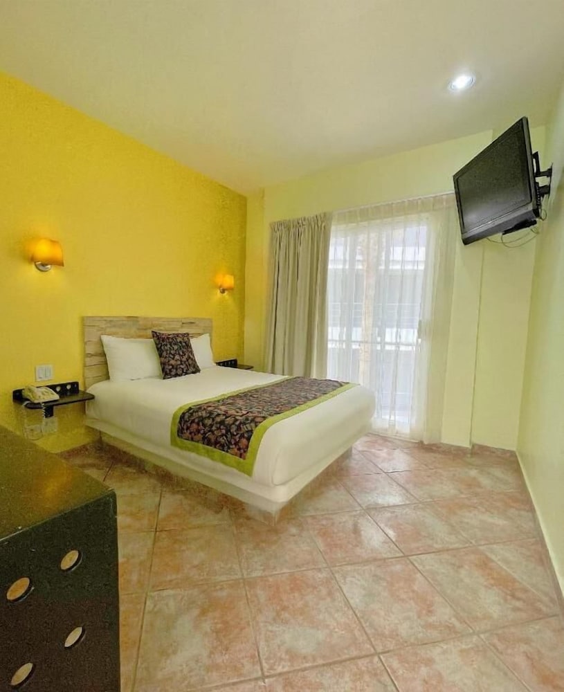 

Roma - Cabo San Lucas - Seven Crown Express & Suites by Kavia