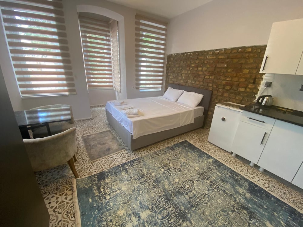 

Firenze - Istanbul - Red Tent Suite 84