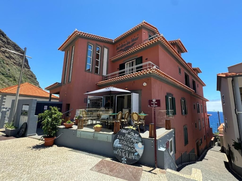 

Roma - Estreito da Calheta - Boutique Hotel Jardim do Mar