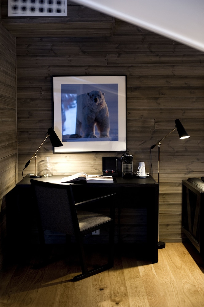 

Milano - Longyearbyen - Svalbard Hotel