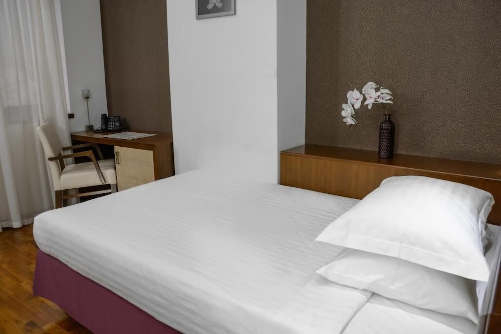 

Milano - Skopje - City5 ROOMS & SUITES by LSA
