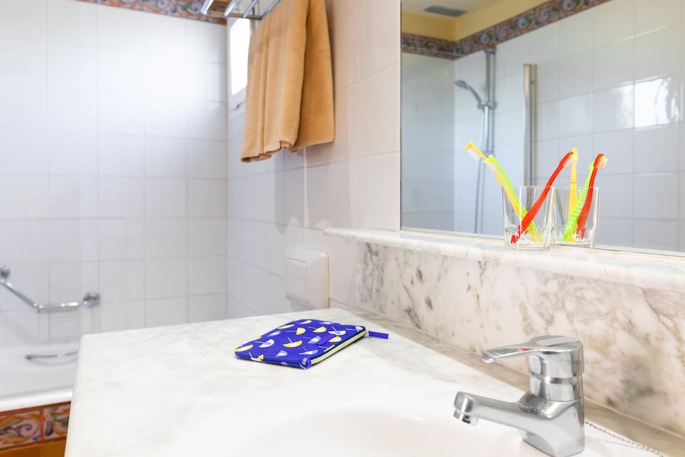 

Bari - La Pared - Hotel Royal Suite