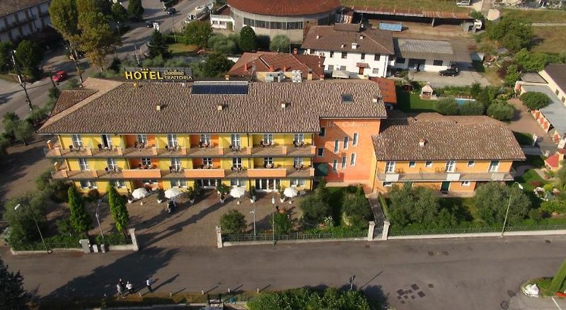 

Napoli - Peschiera del Garda - Hotel Confine
