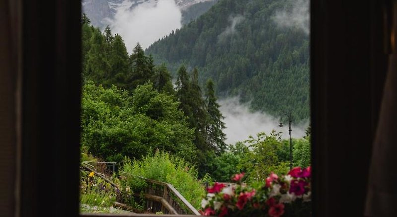 

Lamezia Terme - Pinzolo - Chalet Campiglio Imperiale
