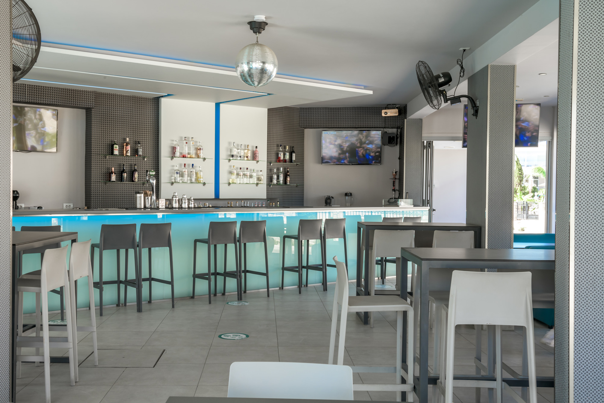 

Milano - Lithakia - Canadian Hotel