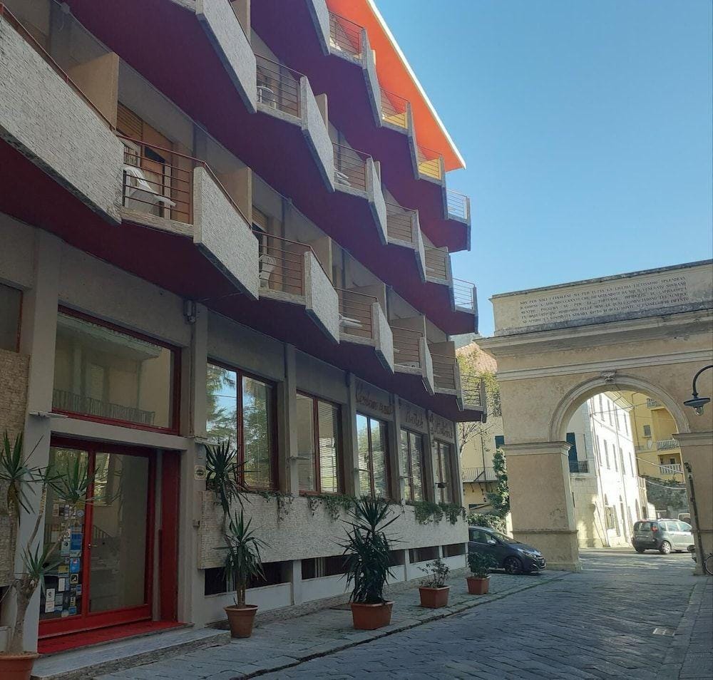 

Bari - Finale Ligure - Hotel Colibrì