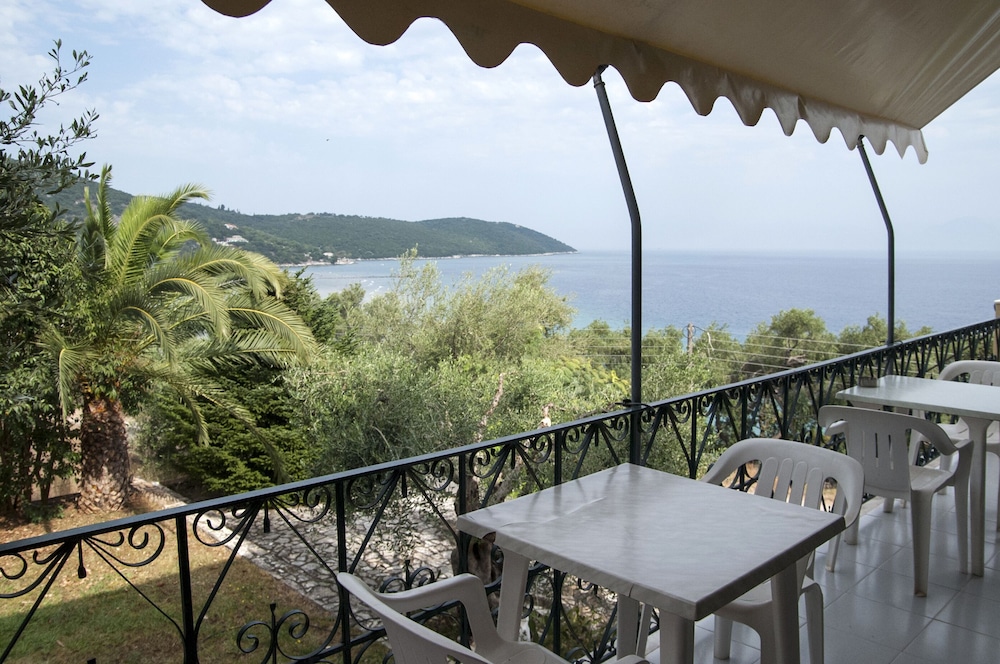 

Verona - Kassiopi - Apraos Bay Hotel In Kalamaki Beach