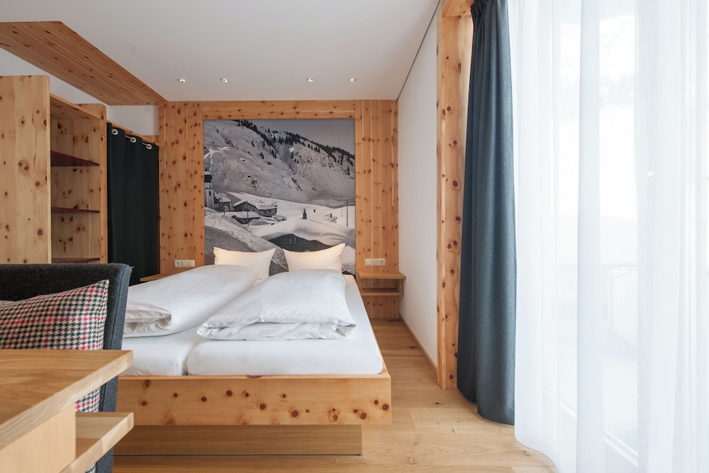 

Roma - St Anton - Mondschein Hotel & Chalet
