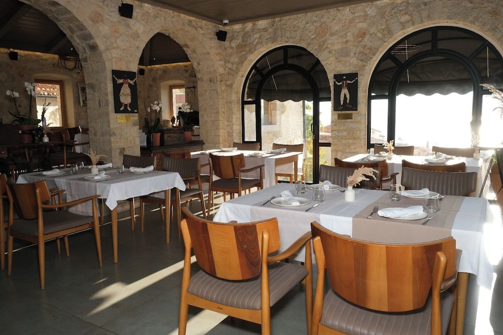 

Bari - Dhërmi - Zoe Hora Hotel Dhermi