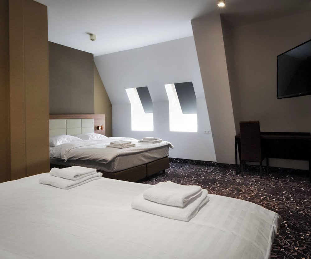 

Milano - Zwanenburg - Amsterdam Lake Hotel