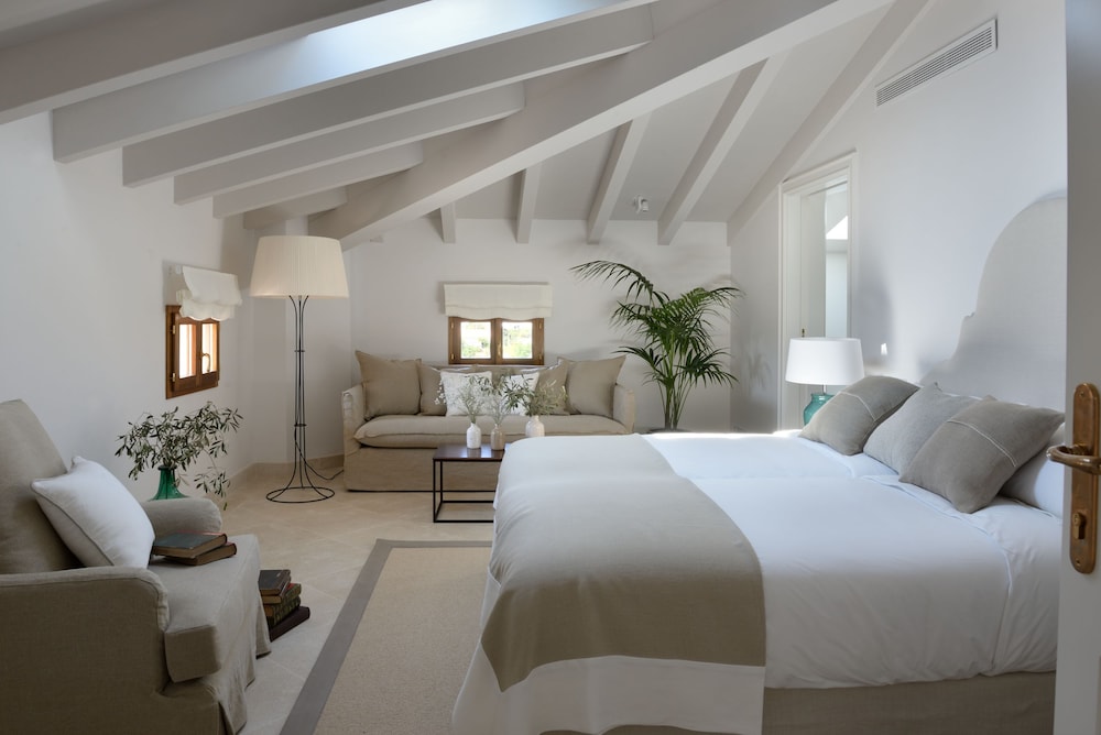 

Milano - Ses Salines, Maiorca - Cal Reiet Holistic Retreat