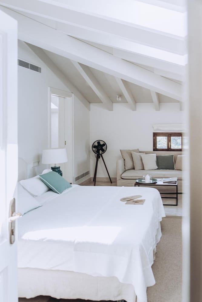 

Milano - Ses Salines, Maiorca - Cal Reiet Holistic Retreat