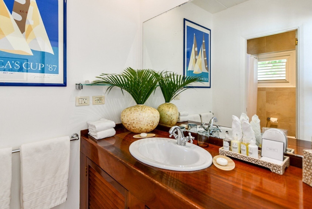 

Roma - Mamora Bay - The Inn at English Harbour