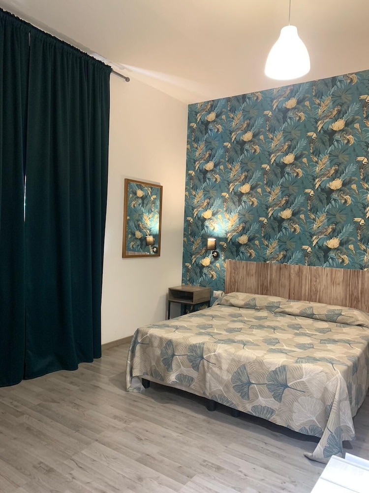 

Bari - Siena - Hotel Ai Tufi