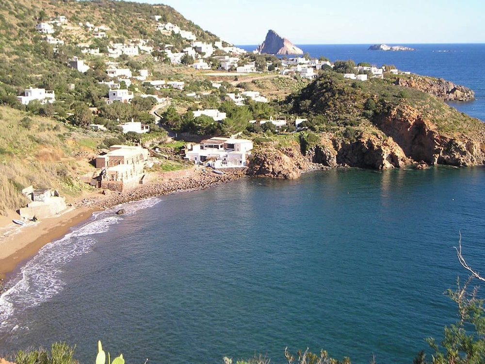

Roma - Panarea, Isole Eolie - Hotel Tesoriero