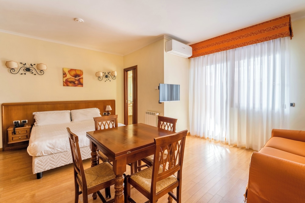 

Milano - Pomezia - Altea Suites