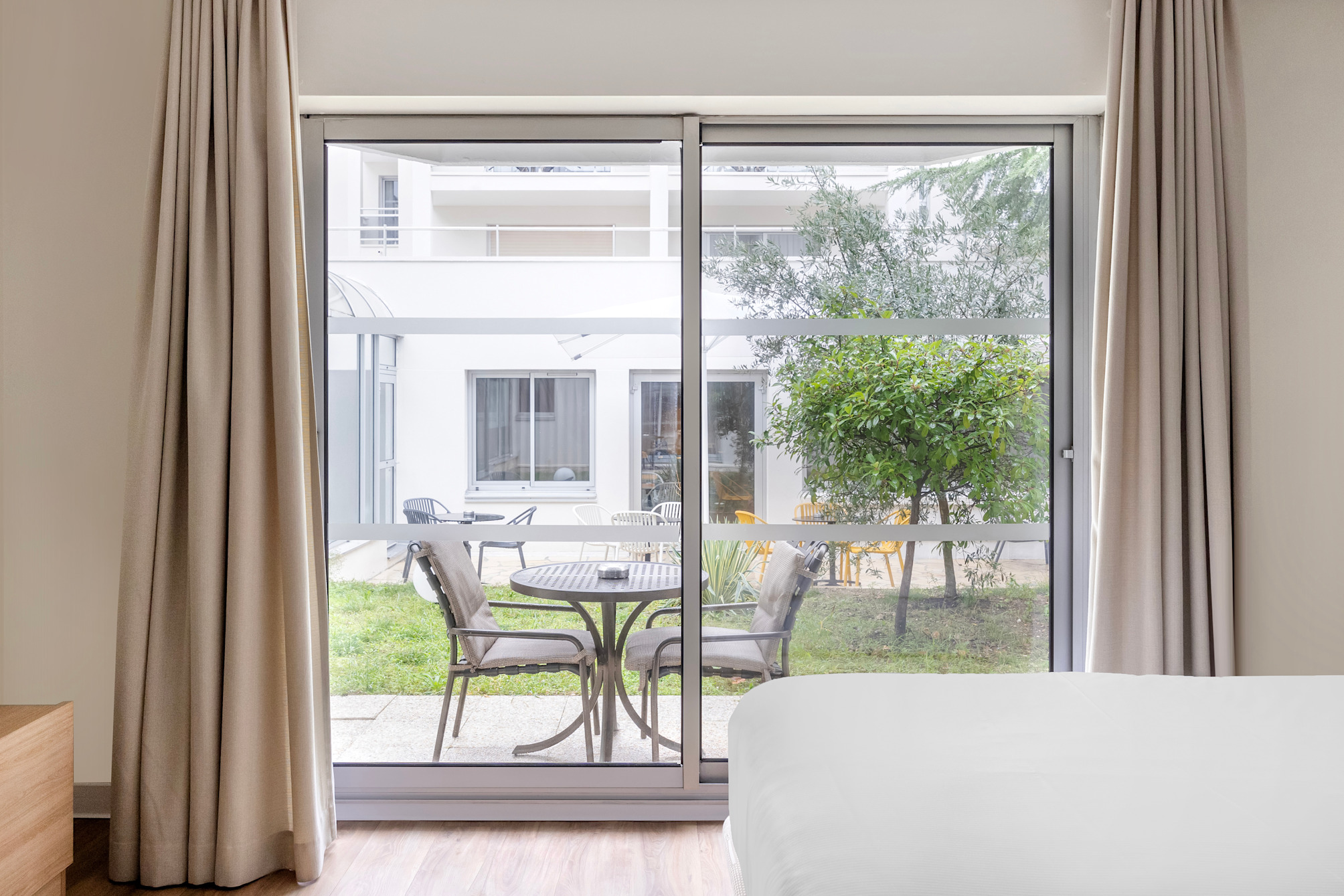 

Lamezia Terme - Noisy-le-Grand - Royal Regency Paris Vincennes
