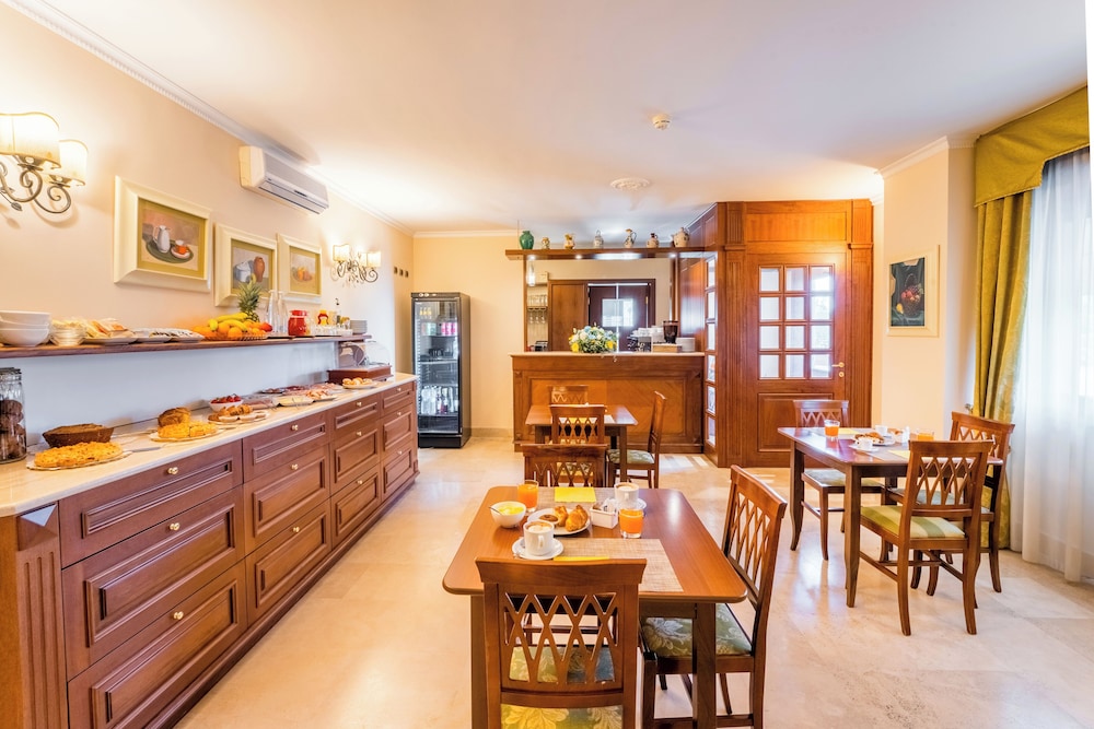 

Milano - Pomezia - Altea Suites