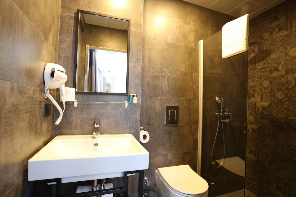 

Milano - Beyoğlu - Arach Hotel Harbiye